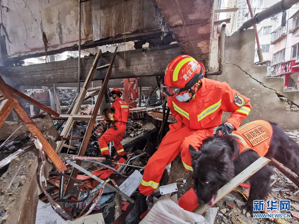 新华社记者 肖艺九 摄湖北十堰燃气爆炸现场航拍(视频截图)湖北十堰